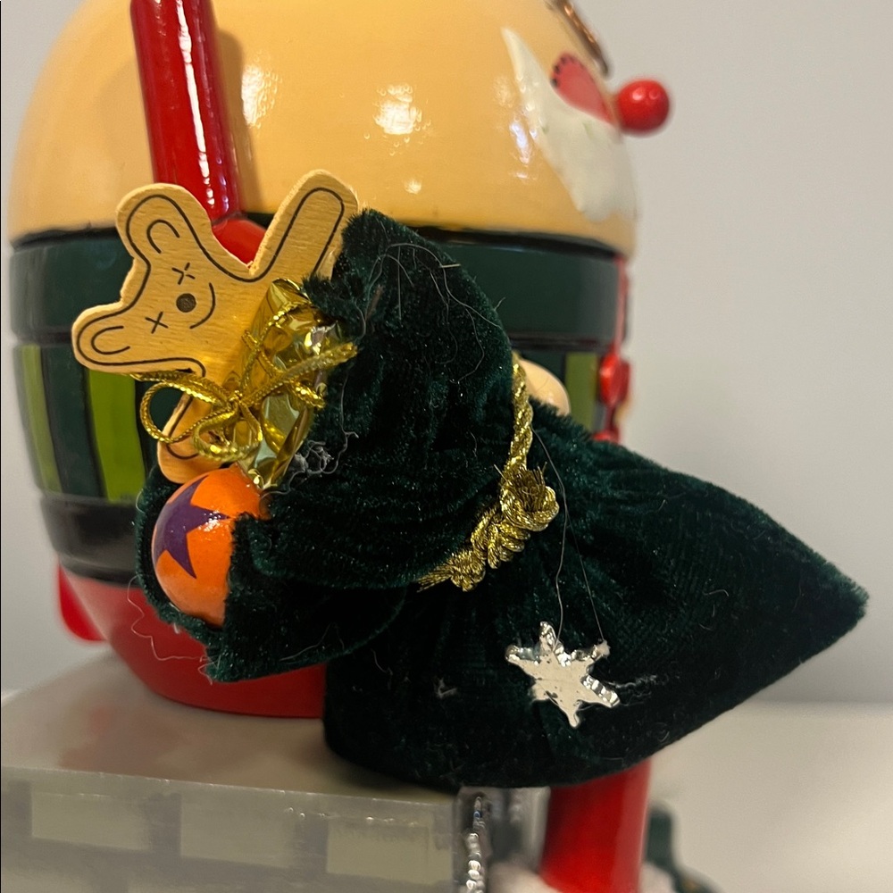 Nanette Hilton Vintage 2012 Red Santa‎ Humpty Dumpty Holiday Nutcracker Figurine - Picture 5 of 9